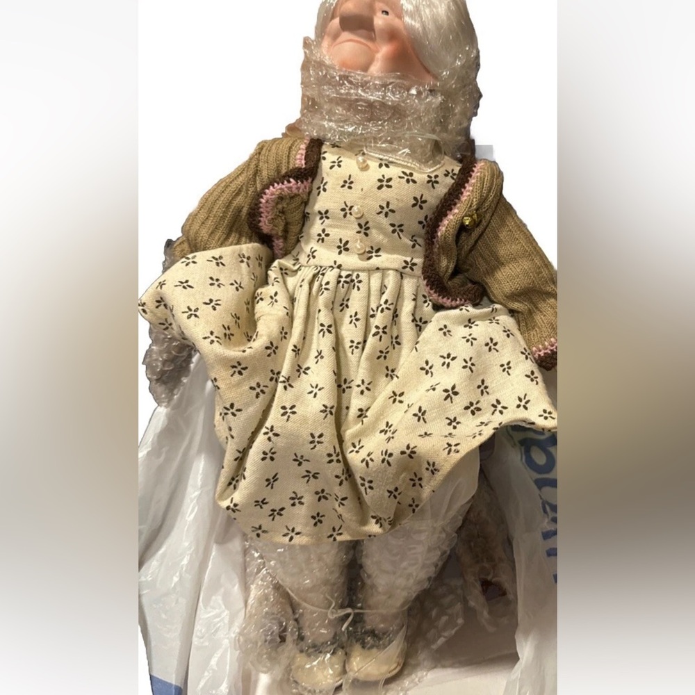 VINTAGE RARE NEW PORCELAIN 16" GRANDMA WITH WOOD ROCKING CHAIR ACCESSORIES DOLL